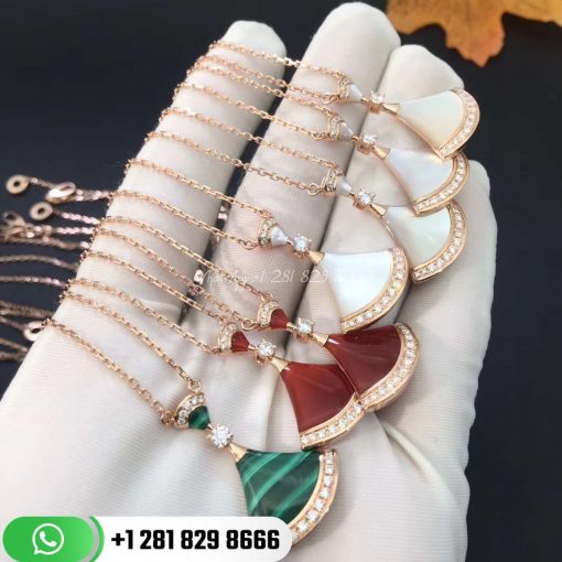 REF . 356452 DIVAS’ DREAM 18 kt rose gold necklace set with mother-of-pearl elements, a round brilliant-cut diamond and pavé diamonds (0.3 ct)