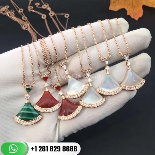 REF . 356452 DIVAS’ DREAM 18 kt rose gold necklace set with mother-of-pearl elements, a round brilliant-cut diamond and pavé diamonds (0.3 ct)