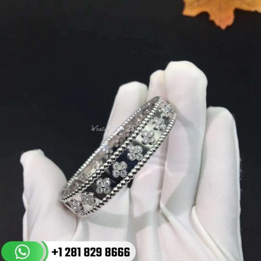 VCARN5B100 Perlée clovers bracelet, white gold, round diamonds, medium model; diamond quality DEF, IF to VVS.