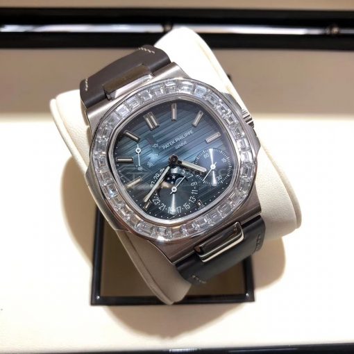 patek-philippe-nautilus-moonphase-weisgold-5722g-001