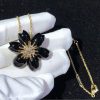 Van Cleef Arpels Rose De Noel Clip Pendant Small Model Yellow Gold Diamond Onyx Vcaro9b100 (1)