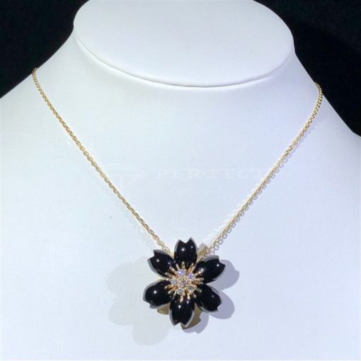 Van Cleef Arpels Rose De Noël Clip Pendant, Small Model Yellow Gold, Diamond, Onyx VCARO9B100