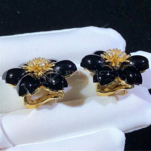 Van Cleef Arpels Rose De Noël Earrings, Small Model Yellow Gold, Diamond, Onyx VCARO9B200